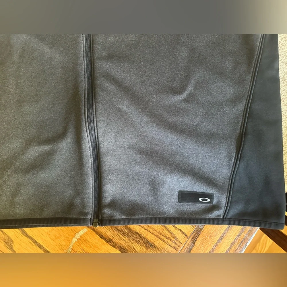 Men’s Oakley Range 2.0 Golf Vest - Picture 3 of 5